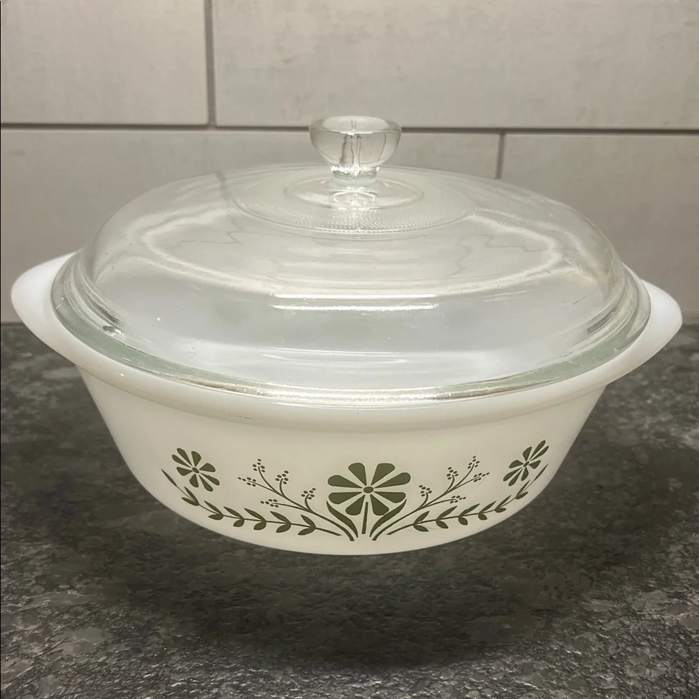 Covered Glassbake with Lid White Casserole Dish with Green Daisy or Primrose 2qt